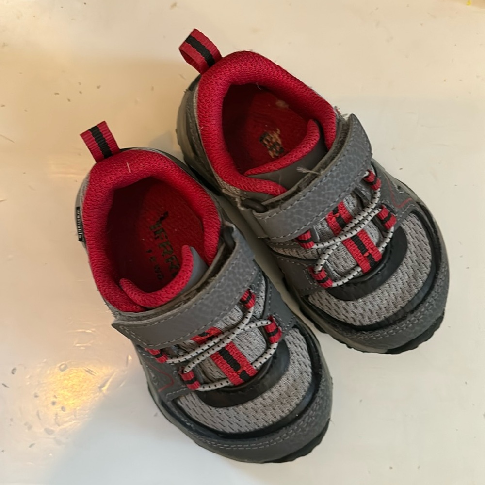 Merrell washable toddler shoe size 6T